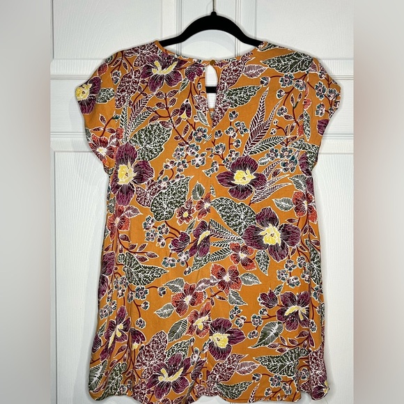 Ava Christine Women’s blouse - Size Large - Floral with gold background - Picture 3 of 6